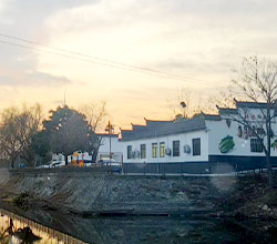 為讓客人喝上放心酒，他在度假村里建酒坊！結(jié)果回頭客暴增，還開(kāi)辟新財(cái)路